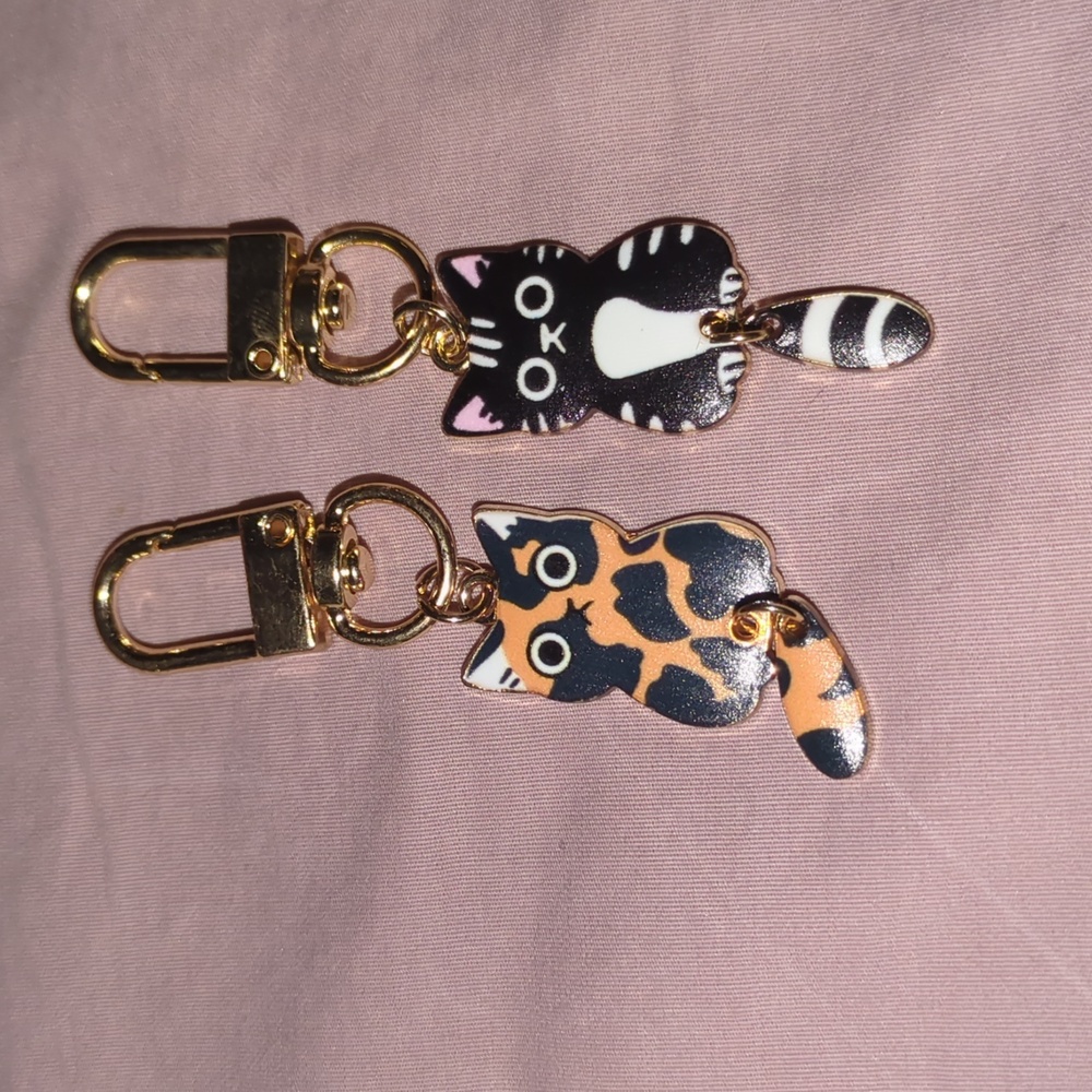 2 Adorable kitty cat keychain clip with swinging tail nwot Tortie & Tuxedo